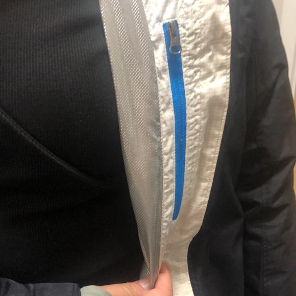 Women’s Columbia Ski Jacket - Picture 9 of 15